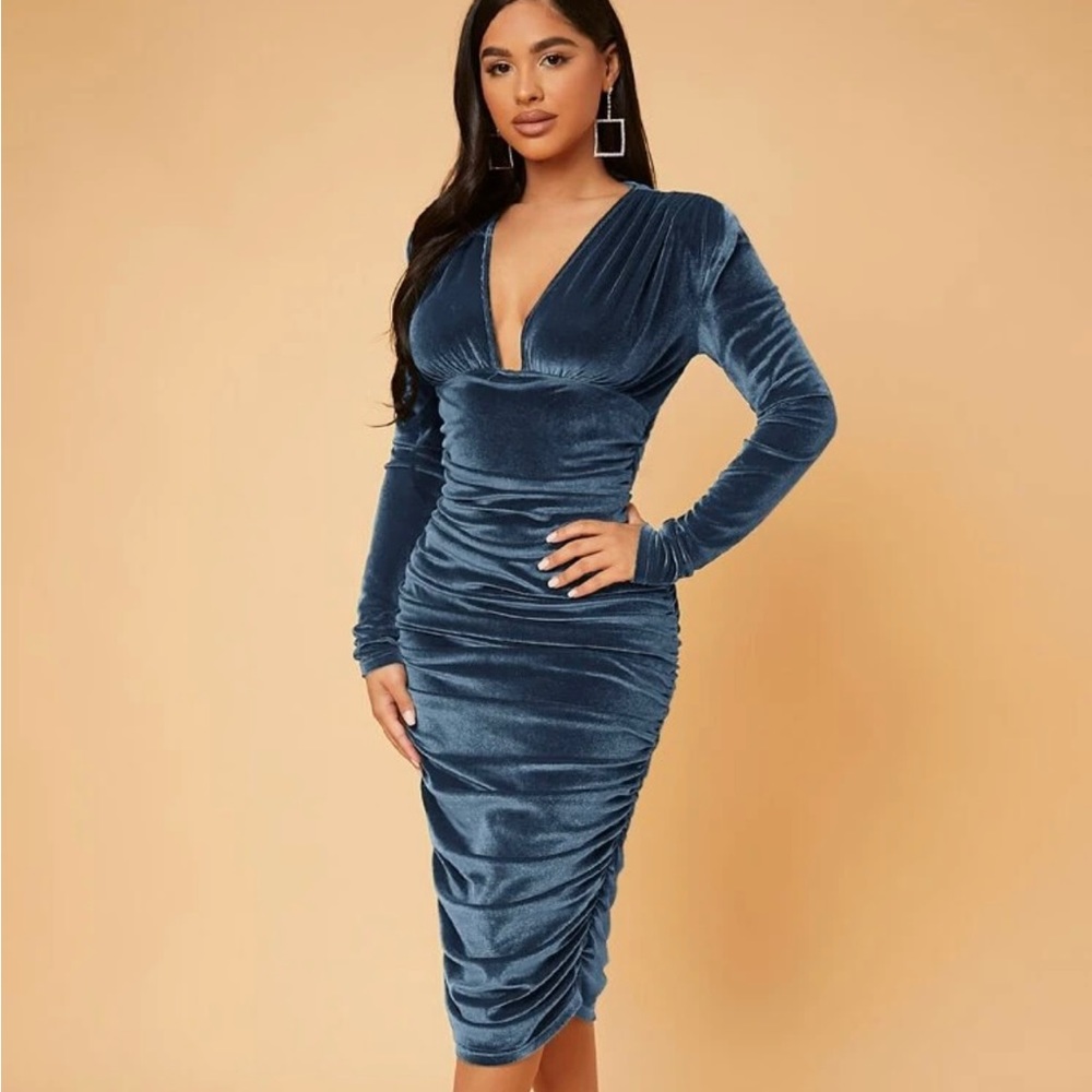 SHEIN BAE Deep V Neck Ruched Velvet Bodycon Dress